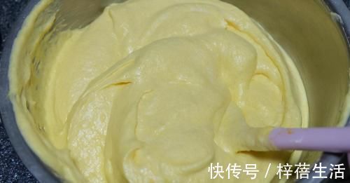 不用烤箱就可制作好吃的早餐蛋糕,简单轻松,直接告别喝粥式早餐