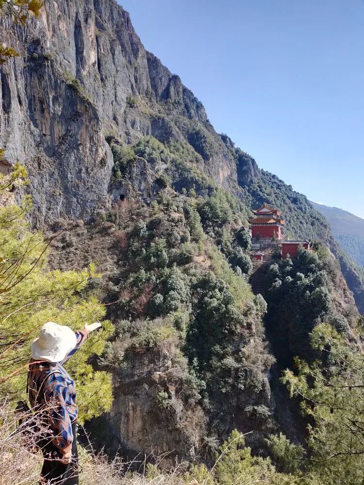 指南村|登顶东川小牯牛山——慈悲殿