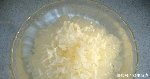 炖银耳汤直接放糖是大错特错的!多加这1步,银耳清甜粘稠出胶快!