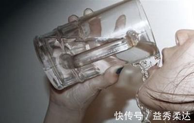 血糖过高|血糖高的人,饭后可能有3种迹象,若你都不占,血糖还比较“乖”