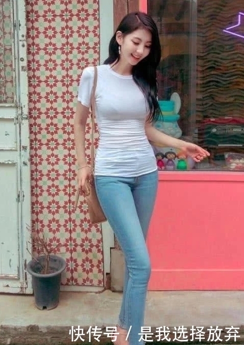 时尚穿搭牛仔裤历史悠久,喜欢穿的人也非常多穿起来也时尚靓丽