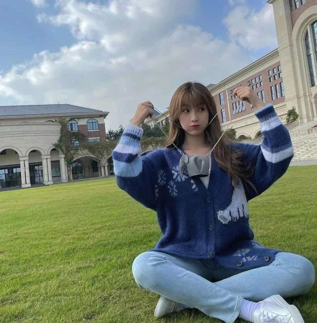 风格|解锁秋冬时尚穿搭方式, 同样的针织开衫外套, 不一样的搭配风格