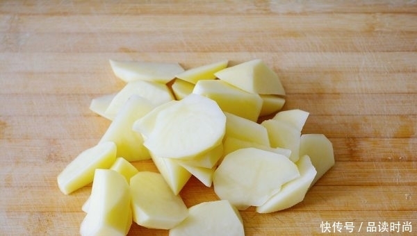 程序|土豆茄子辣椒炸着吃,手把手教你做--地三鲜!其中一道程序不可少