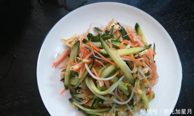 生津|冷蒜香三色绿豆芽使味道酸凉,酥脆生津