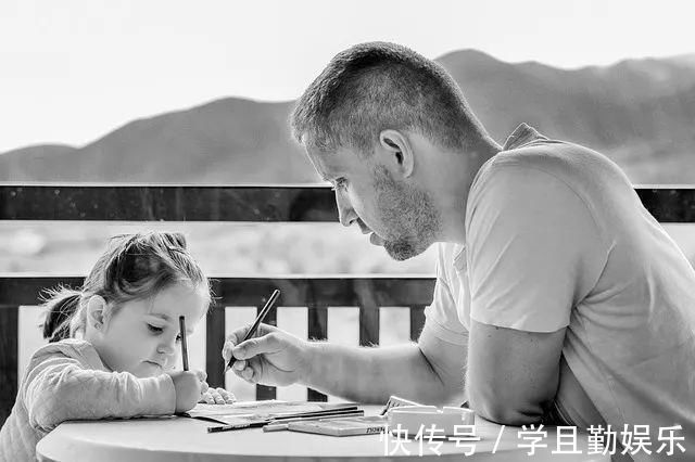 孩子|这3个时间段,爸妈千万不要玩手机,留点时间给孩子!