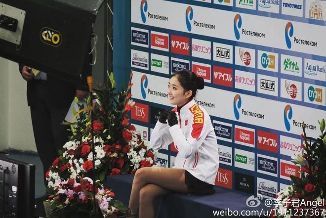 女单|李子君粉丝们收获意外“狗粮”!中国花滑女神24岁就结婚,长相太甜美受日本人追捧!