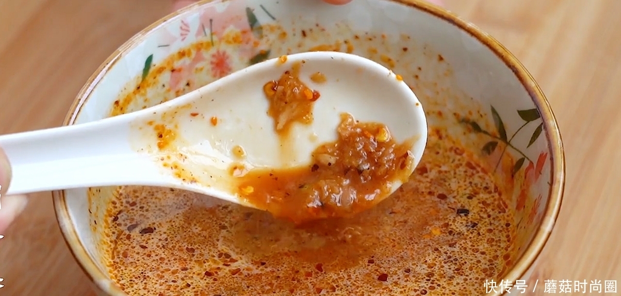 黄瓜皮不要扔了，教你做解腻凉粉，过年必备，Q弹爽滑又劲道