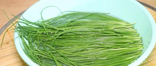 比买|教你做家常葱花饼,不用油酥,个个美味又起层,比买的都好吃