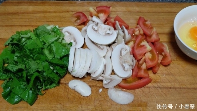 世上美食千千万,孩子最爱还是妈妈煮的面,比山珍海味都香