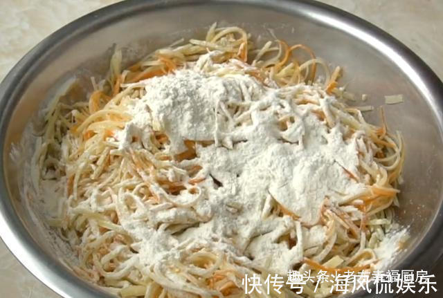 5个土豆3个鸡蛋,教你做创意土豆饼,当菜又当饭,少油健康又营养