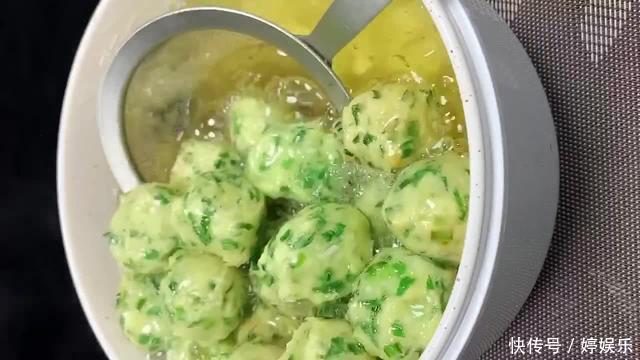 韭菜不要再炒着吃啦!试试炸韭菜丸子,外酥里嫩飘香四溢