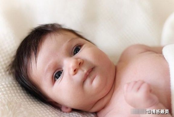 头发|宝宝出生时为何有的头发多,有的却很稀疏?原来是和这几点有关