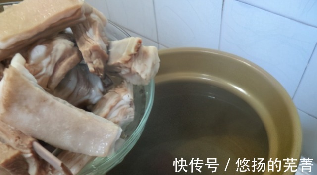 炖羊肉时，牢记“1放2不做”窍门，不腥还好吃，方法教给你！