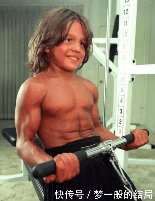 理查德|世界上最强壮男孩,每天600个俯卧撑,长大后肌肉男变成胖小子