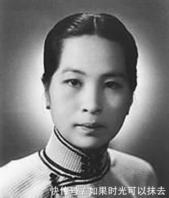 他和妻子离婚,向才女求婚,才女给冰心去信征求意见,冰心嫁