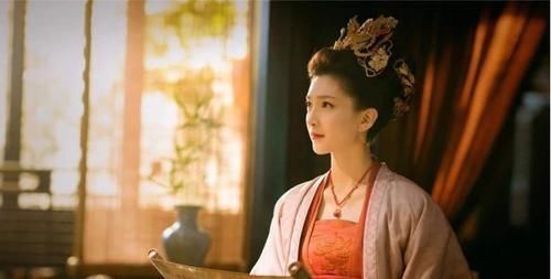 宋代女性的发式又简又仙,如今的我们只会烫头,跟宋代相比差远了