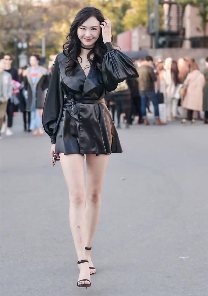 身材|街拍成熟优雅的美女,超短裙大长腿性感诱人