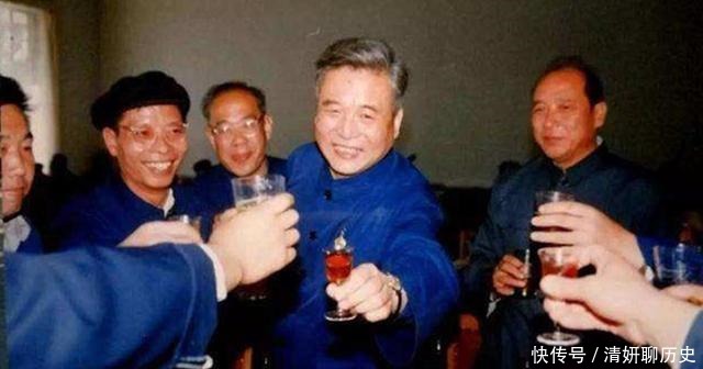 邓稼先|邓稼先因核辐射患癌,杨振宁问他造出原子弹,国家给你多少钱