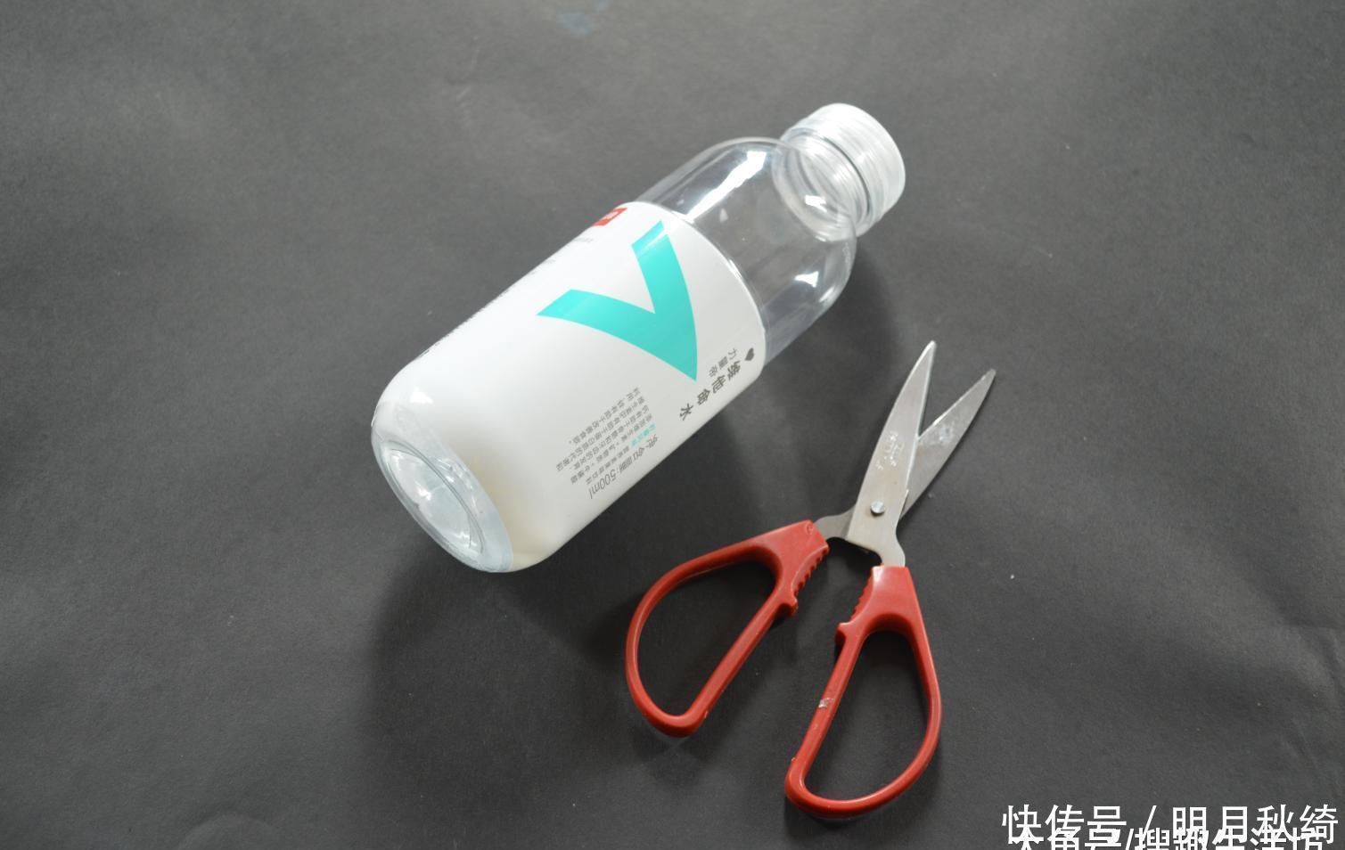 改造|塑料瓶我再也不扔了, 改造一下, 粘在厨房里有大用处, 省钱又实用