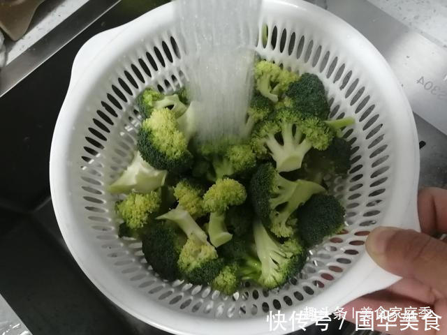 营养成分|西兰花怎么炒才清脆鲜嫩掌握这几点，西兰花色泽碧绿，原汁原味