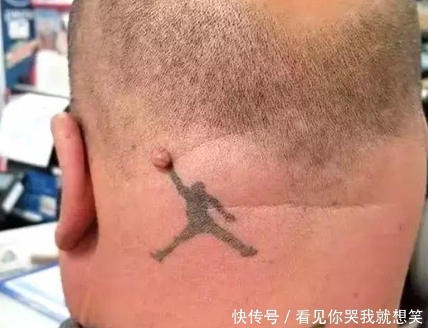 奇葩纹身,老虎我忍了,这个像开车的是什么情况?