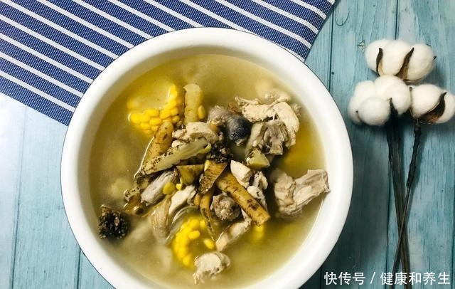 天冷了,炖鸡汤加一鲜品,味香味浓,甘甜滋补,手脚暖和不冰冷