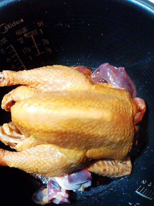 腌制|老婆把整只鸡扔进电饭煲,不加一滴水,出锅后家人连骨头都说好吃