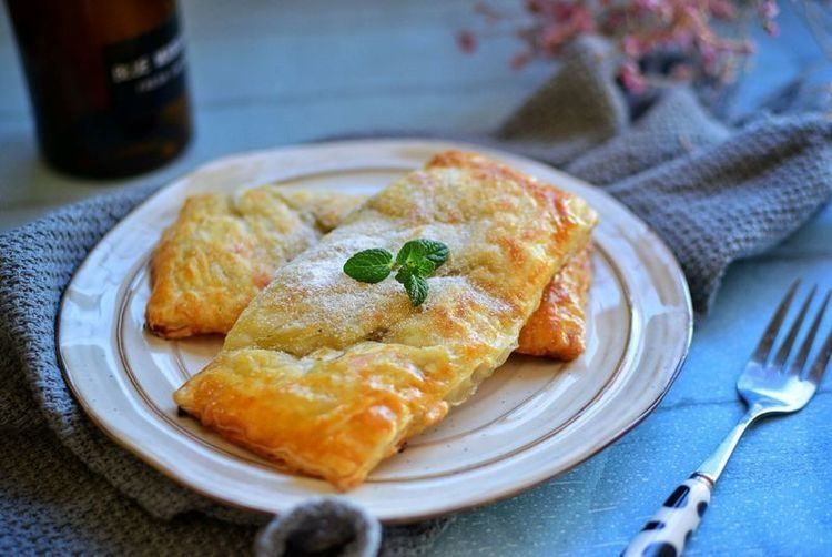手抓饼的花样吃法,做成好吃的香蕉派,又香又酥比买的好吃