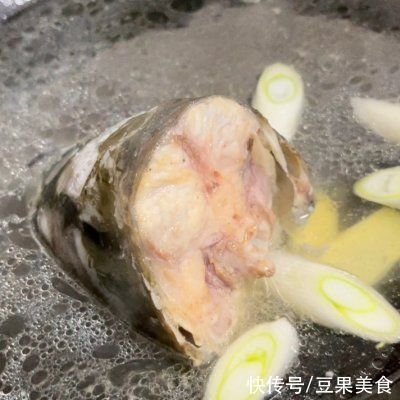 原来鱼头汤这么做，奶白又不腥才是真正的米饭杀手
