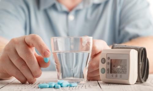 下降|血压高的人:这4类食物别碰,坚持3个事情,不出2月,血压往下降