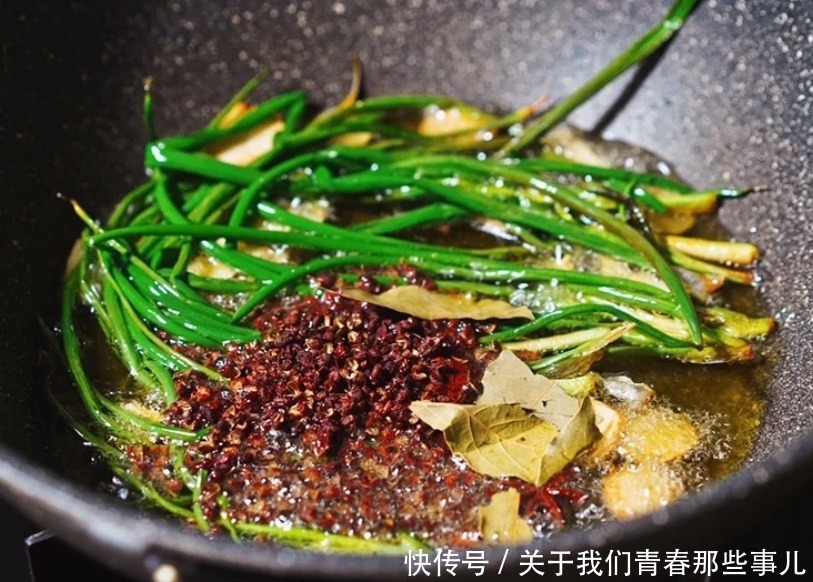 炸辣椒油,直接泼热油是大错!牢记5个技巧,红亮诱人,又香又辣