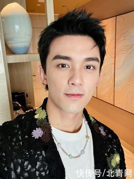 吴磊参加《拜托了冰箱》节目录制 活力满满朝气蓬勃