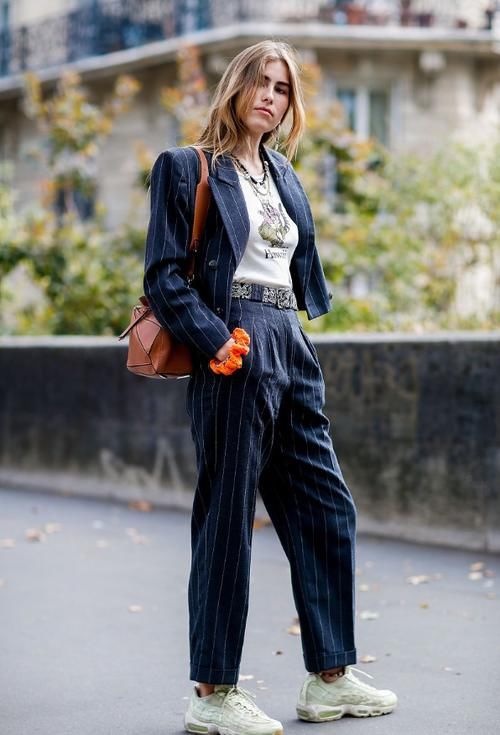  裤脚|打底裤要“失宠”了，今年流行的是“显高裤”，款式时髦还显瘦