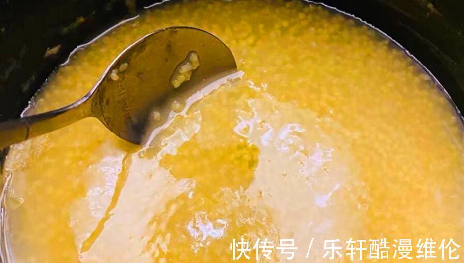 熬小米粥时,不要直接下锅煮,多加1步,米油浓厚又好喝,太香了