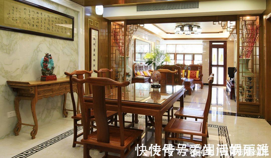 实木|90后小夫妻却偏爱中式装修,去除繁琐设计,书房的设计更为独特!