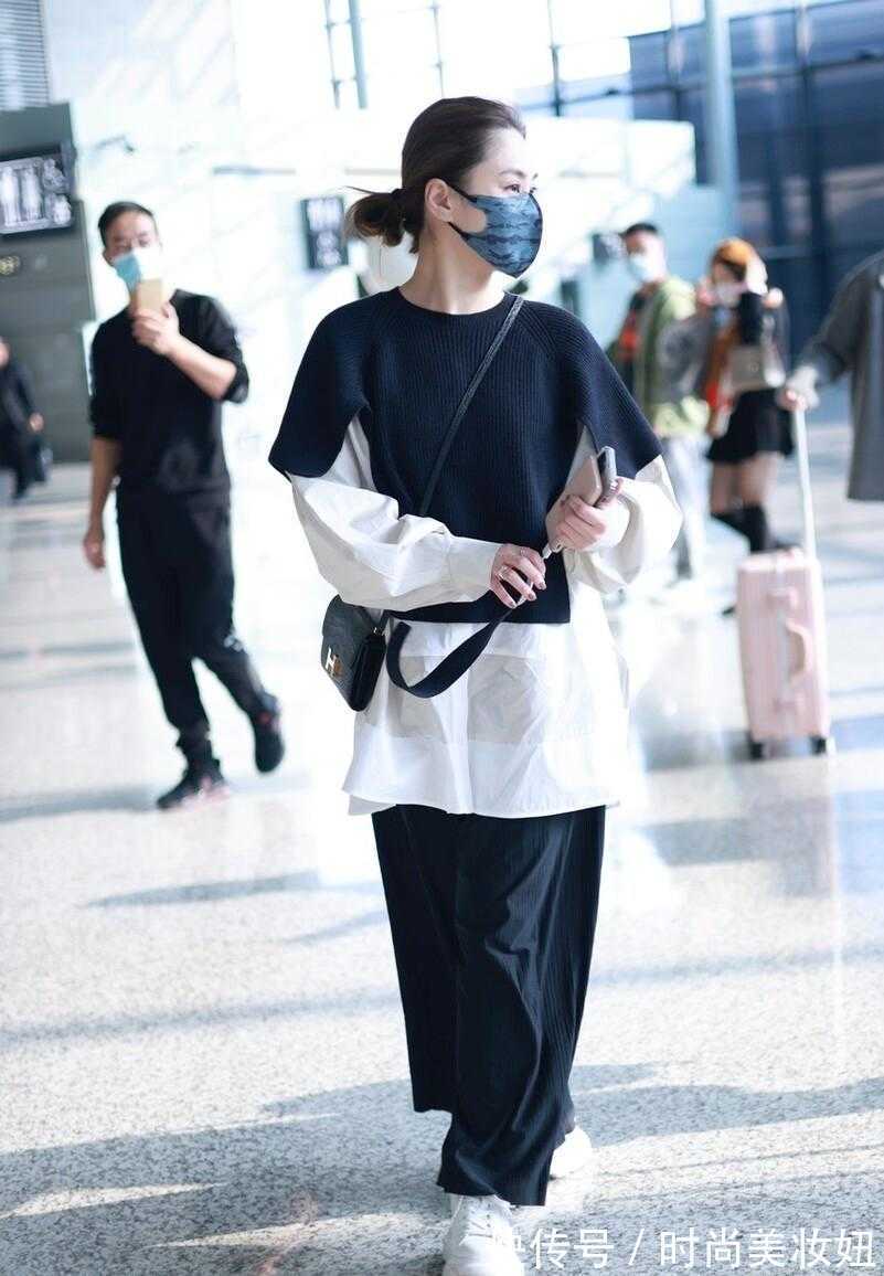 搭配|阿娇这回太会穿了,白衬衫配阔腿裤,套针织马甲显瘦又显高