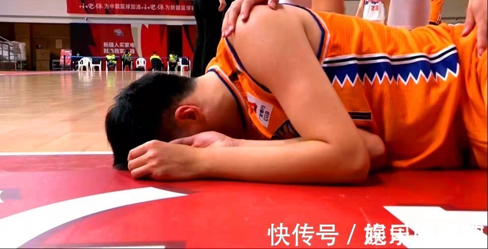 脑震荡|重罚闫军!宗赞脑震荡+鼻梁重伤,CBA恶意伤人却被裁判无视