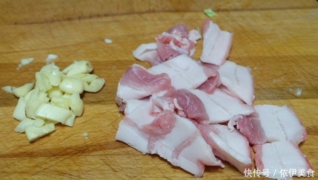 叶子|这菜我家隔两天就要炒一次,1颗菜炒2盘,叶子用手撕,加肉更香