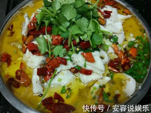 酸菜鱼用上这做法,鱼片滑嫩,酸菜爽口,食欲全开连汤都喝光