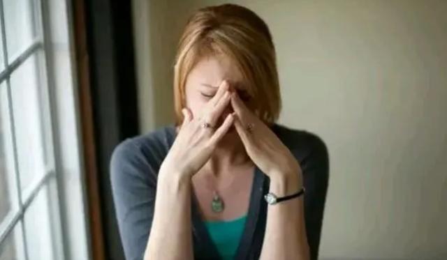 雌激素|女性绝经前,身体会“通知”你!若在49岁左右显露,真替你高兴