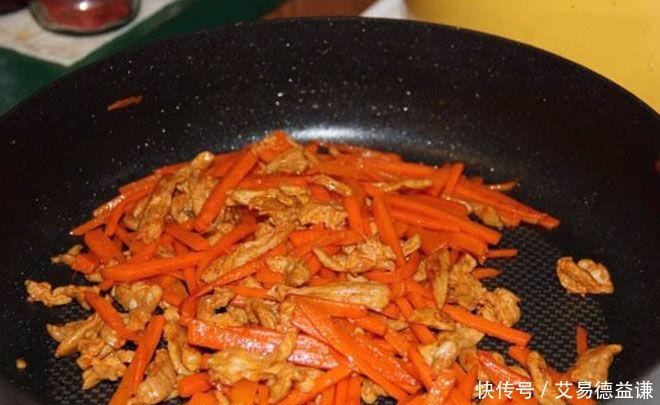 更好|胃部经常反酸?常吃4种碱性食物,中和胃酸,养护肠胃,胃更好