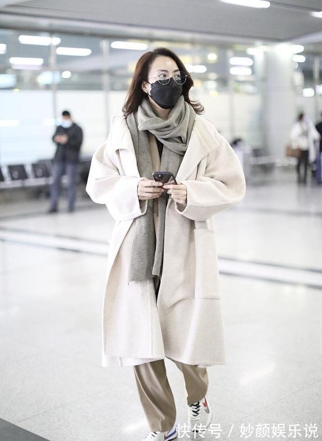 风衣|学着霍汶希去搭配,演绎出了强大气场,风衣搭配直筒裤超洋气