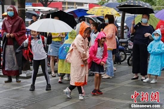 台风|上海防御台风“灿都”：上海市中小学幼儿园13日下午和14日全天停课