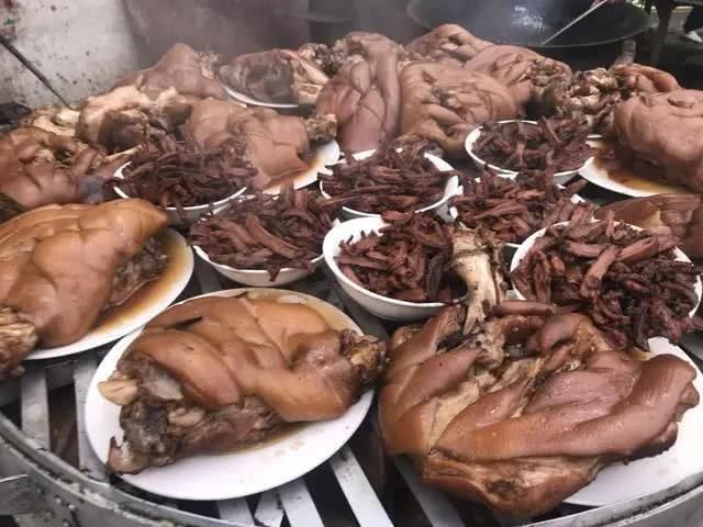 农村吃酒,酒席太丰盛,菜刚上桌,就把我吓坏了