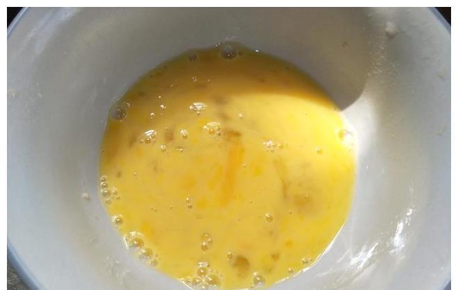 青椒|秋天,3样食材放入炒锅,成本不到5块钱,出锅香脆可口