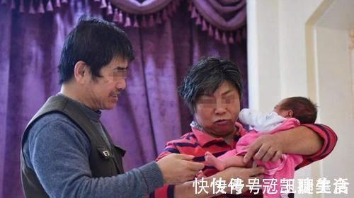 花样年华|“父母双亡,22岁姐姐该养3岁弟弟吗?”,网友的答案让人心寒