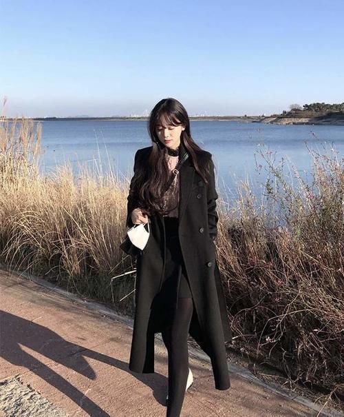 高级|今年流行“大衣+半身裙”,优雅显高级,有品位的女人都这么穿