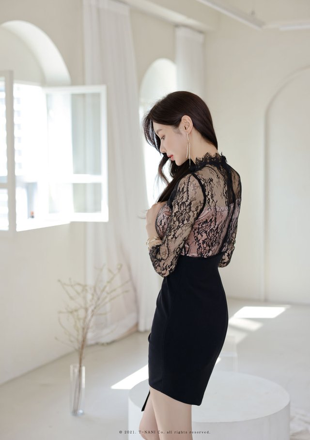 女装|时尚女装搭配欣赏:女神孙允珠的藤蔓刺绣半袖包臀裙，甜美俏皮