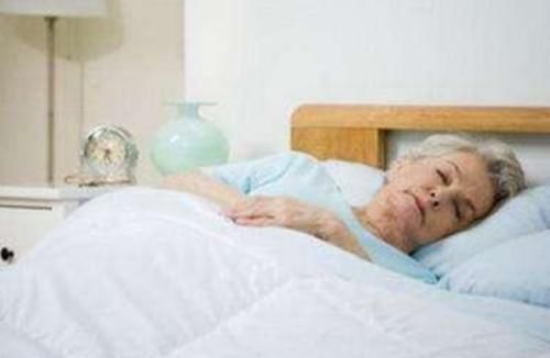 不论男女，50岁之后，身体若还能有4种表现，活到100很简单！