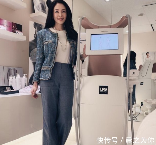 冠军|53岁阿姨每天坚持健身,成功获得选美冠军,身材让人羡慕